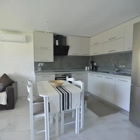 Theros-cottage Daire Siviri